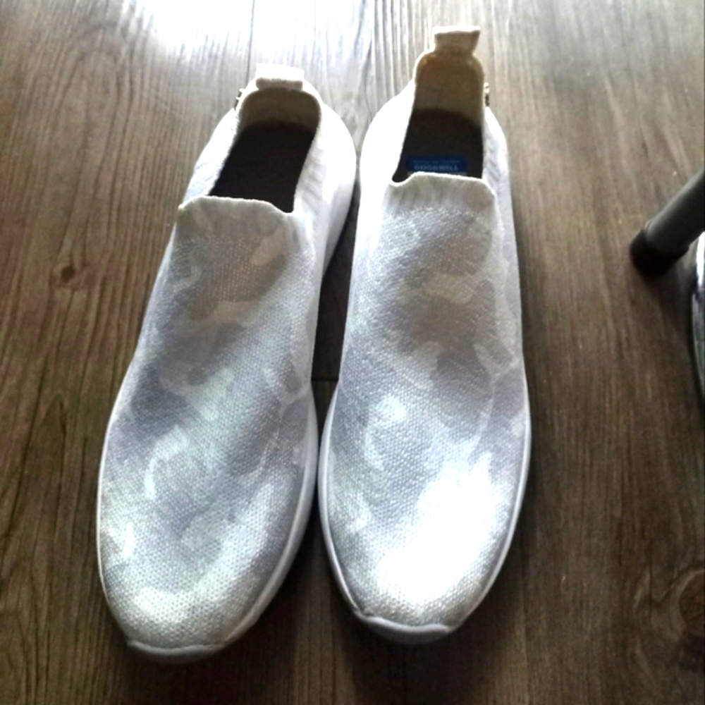 Juicy couture Amuze Slip- on shoe camouflage mesh walking Womens Sz 9.5